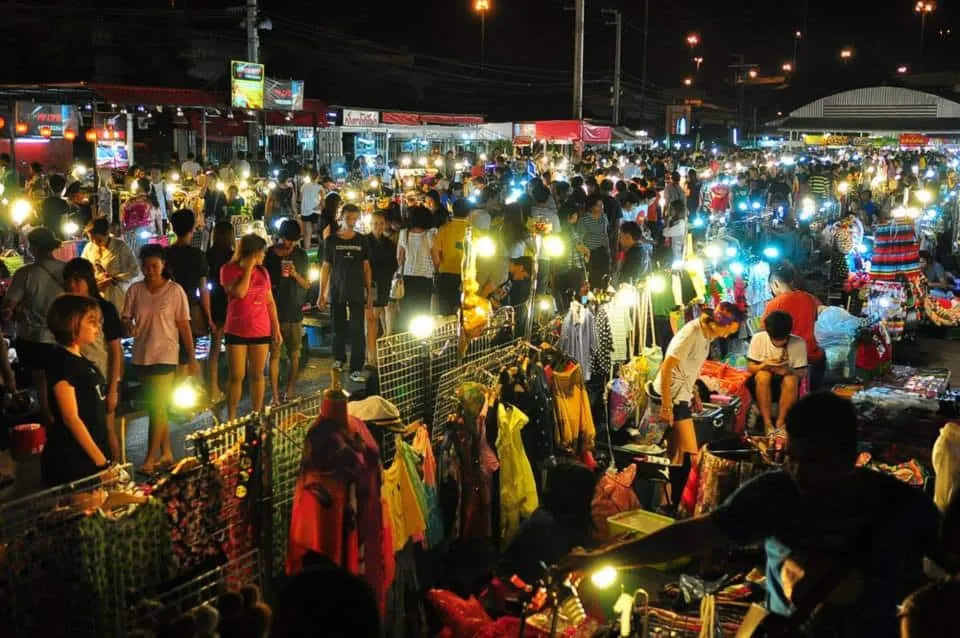ตลาดนัดเลียบด่วน รามอินทรา