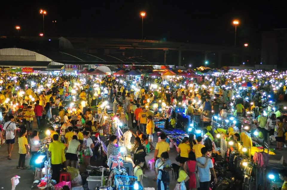ตลาดนัดเลียบด่วน รามอินทรา