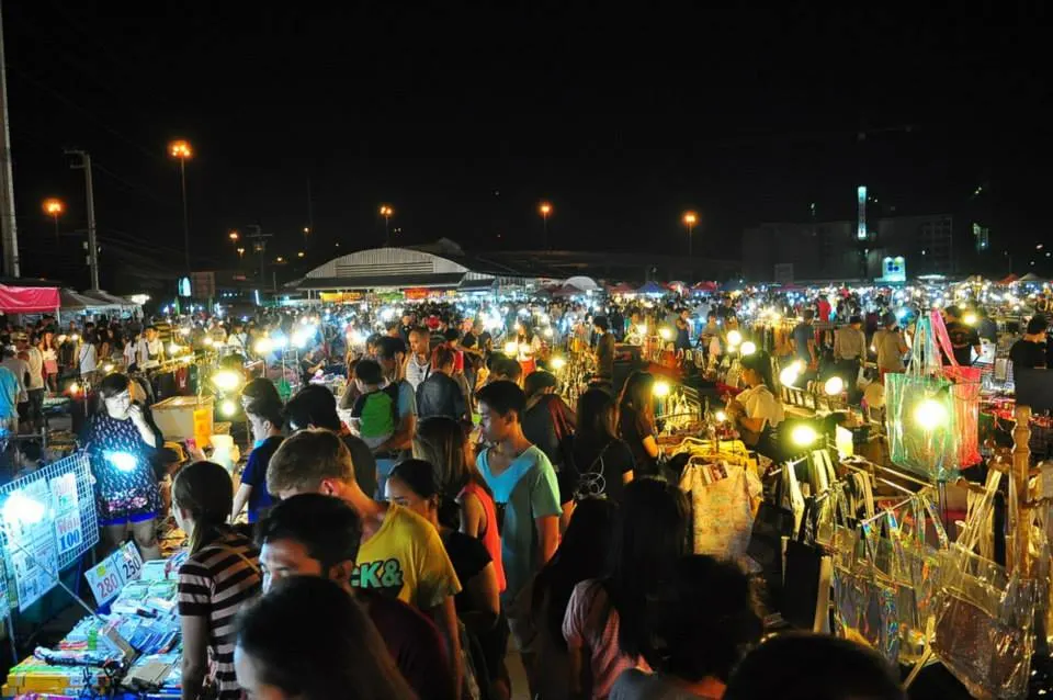 ตลาดนัดเลียบด่วน รามอินทรา