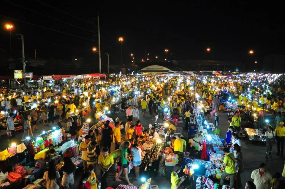 ตลาดนัดเลียบด่วน รามอินทรา