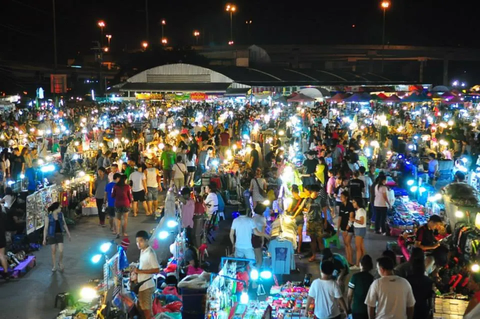 ตลาดนัดเลียบด่วน รามอินทรา