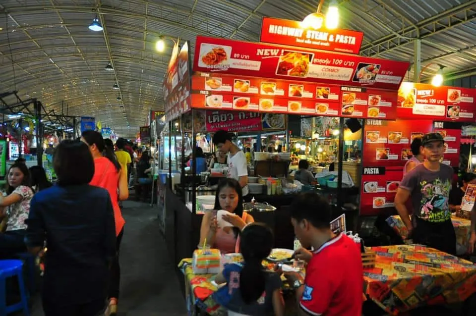 ตลาดนัดเลียบด่วน รามอินทรา