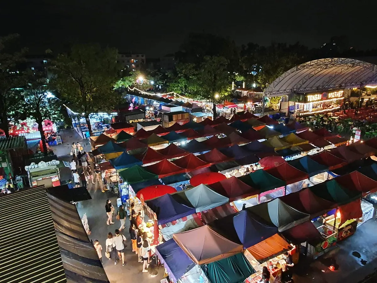 ตลาดต้นไทร แบริ่ง Tonsai Market