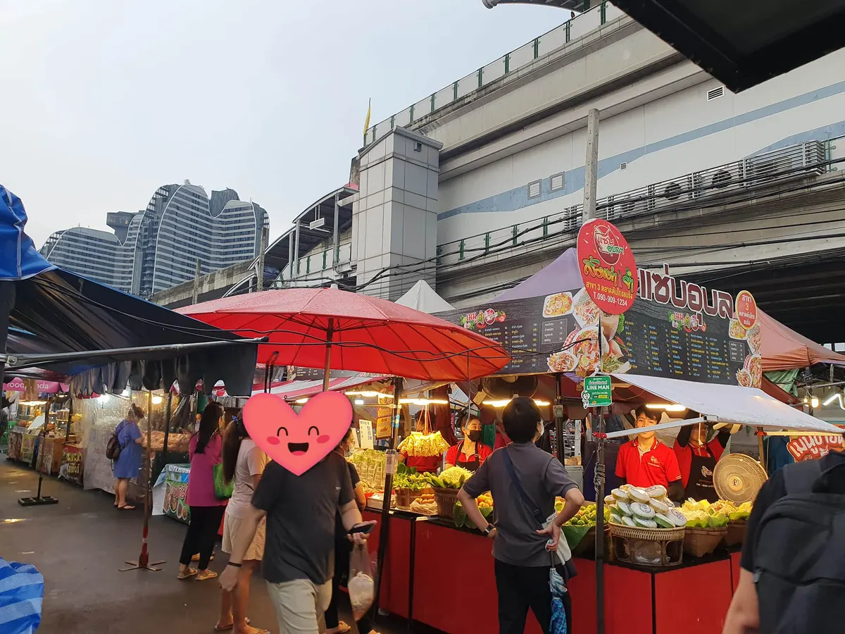 ตลาดต้นไทร แบริ่ง Tonsai Market
