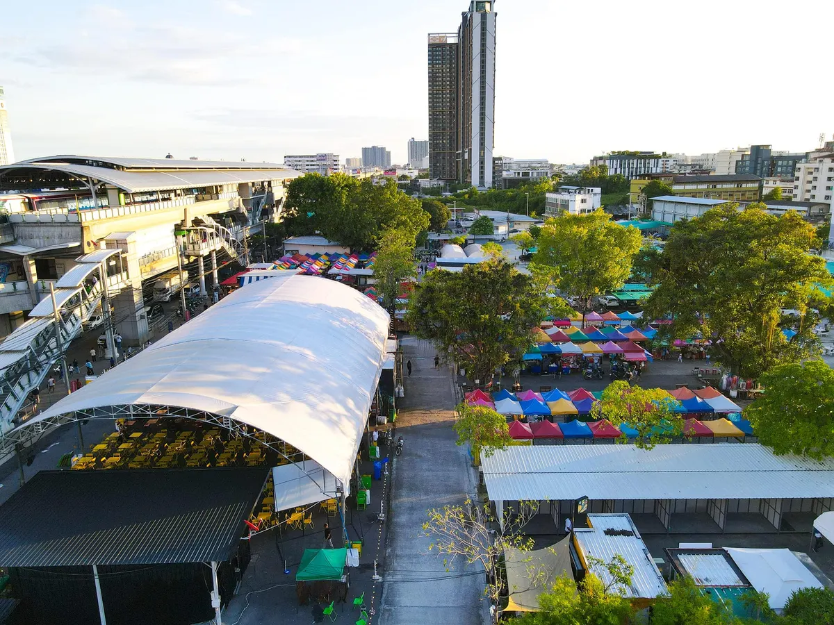 ตลาดต้นไทร แบริ่ง Tonsai Market