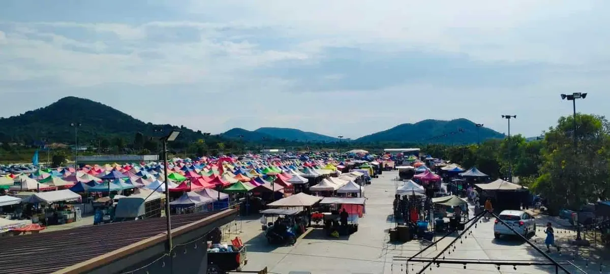 ตลาดนัด 700 ไร่ สัตหีบ