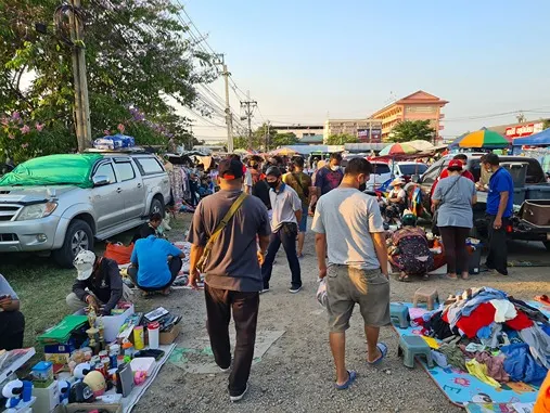 ตลาดนัดคลองถมอยู่วิทยา