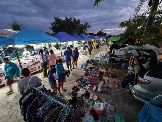 ตลาดนัดคลองถมอยู่วิทยา