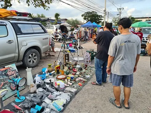 ตลาดนัดคลองถมอยู่วิทยา