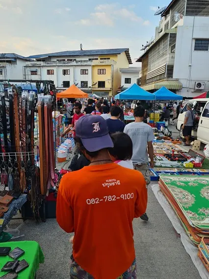 ตลาดนัดคลองถมคลอง16