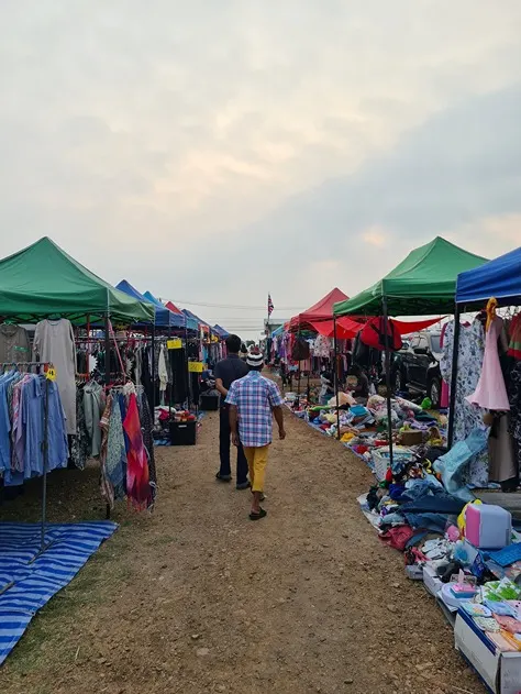 ตลาดนัดคลองถมคลอง16