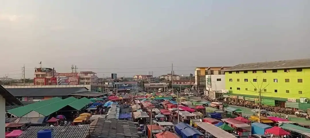 ตลาดทรัพย์รุ่งอรุณ - ตลาดนัดวัดศรี