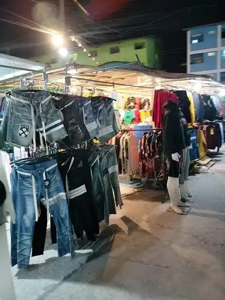ตลาดทรัพย์รุ่งอรุณ - ตลาดนัดวัดศรี