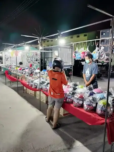 ตลาดทรัพย์รุ่งอรุณ - ตลาดนัดวัดศรี