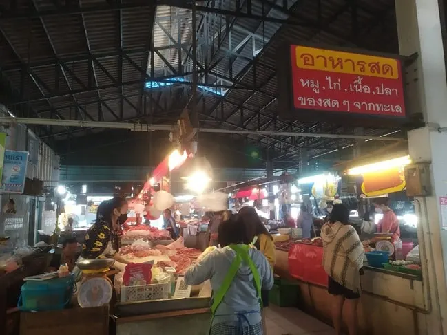 ตลาดสามแยกสันทราย