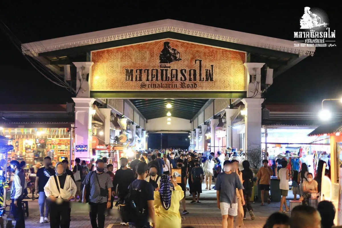 ทางเเข้า ตลาดนัดรถไฟ ศรีนครินทร์