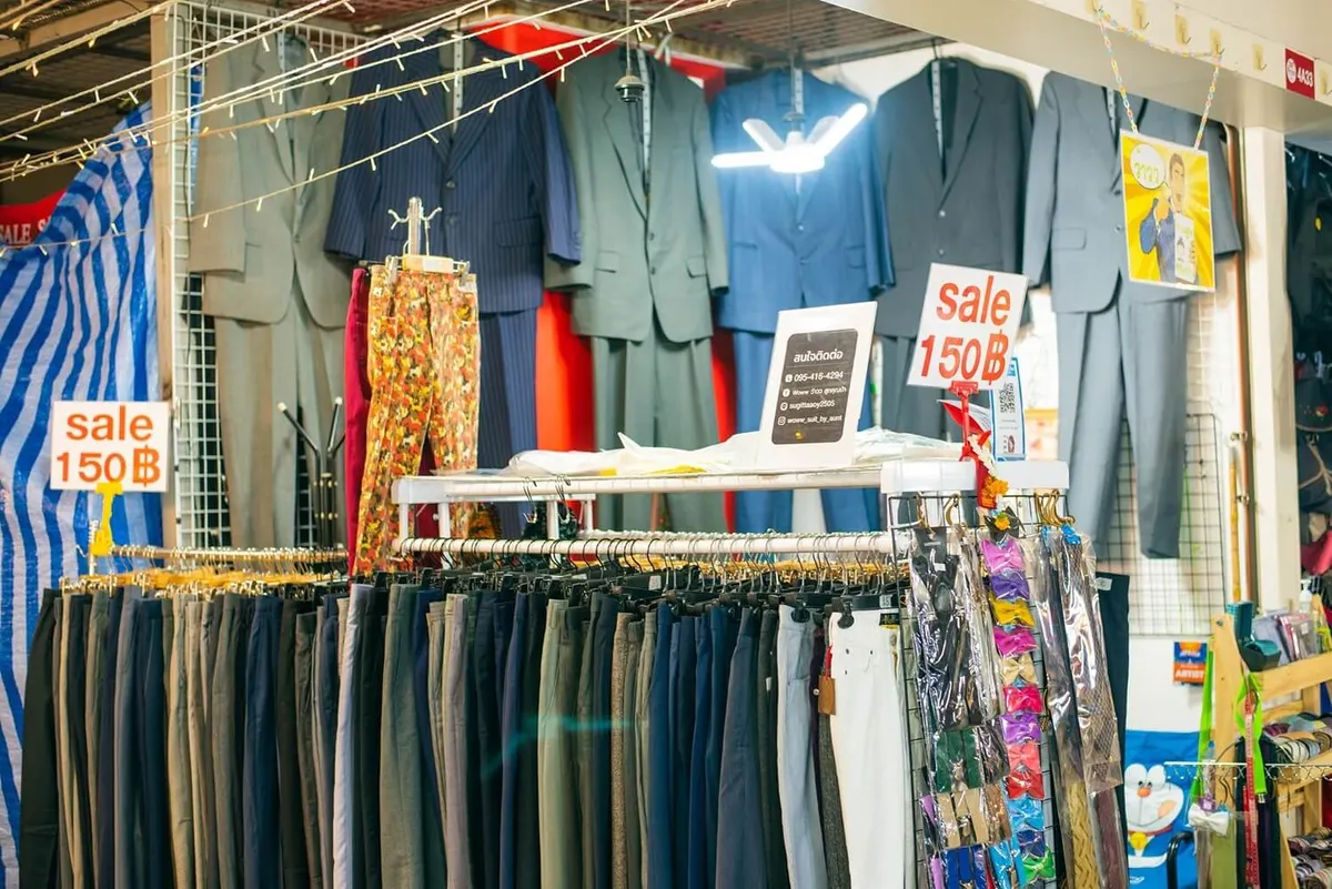 โซนเสื้อผ้า ตึกแดง จตุจักร