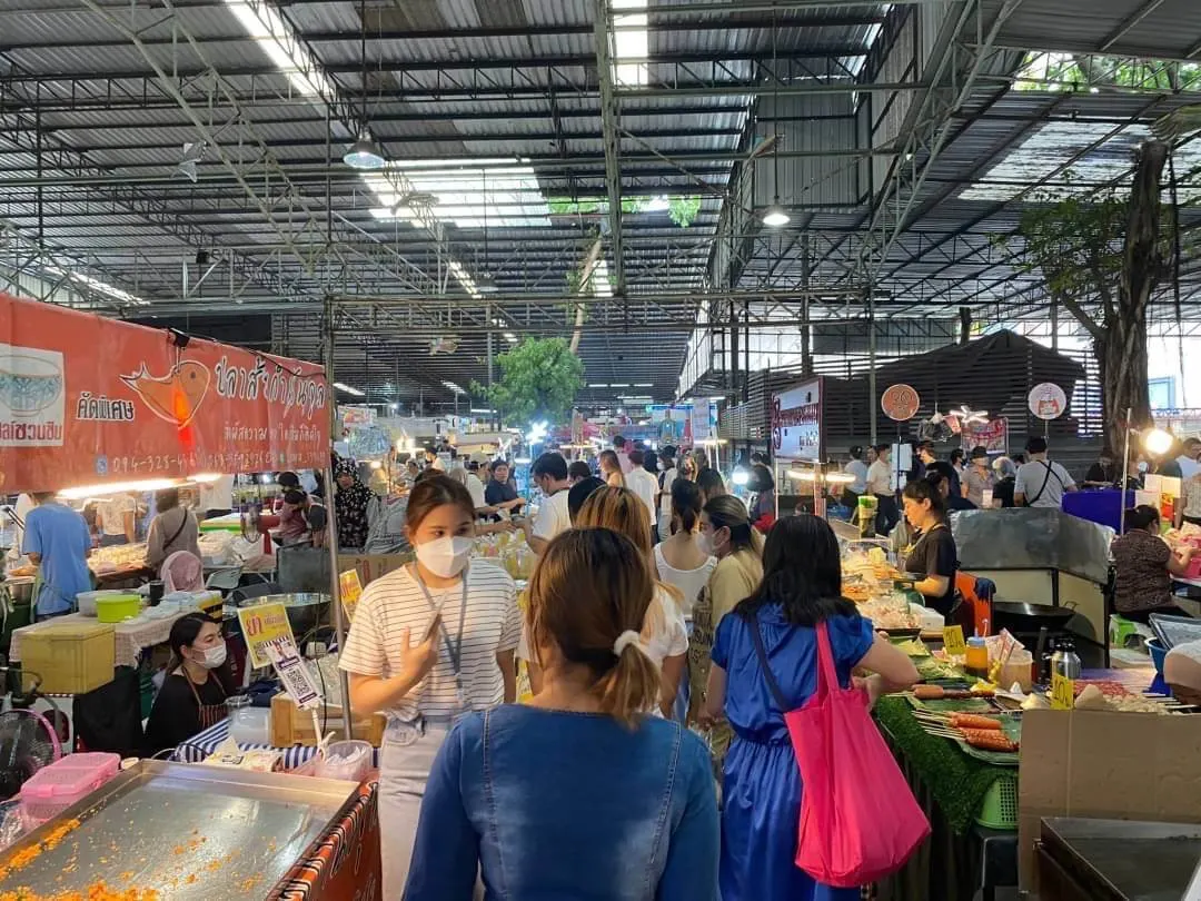 บรรยากาศ ตลาดรวมทรัพย์ อโศกมนตรี