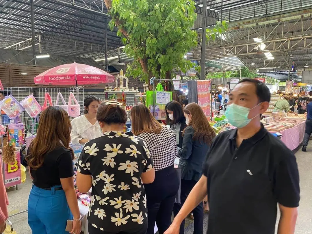 บรรยากาศ ตลาดรวมทรัพย์ อโศกมนตรี